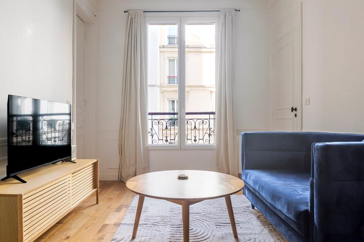 Paris 8th arrondissementのMoscou 40のアパートメントにある、モダンな家具を備えたエレガントなデザインのリビングルーム