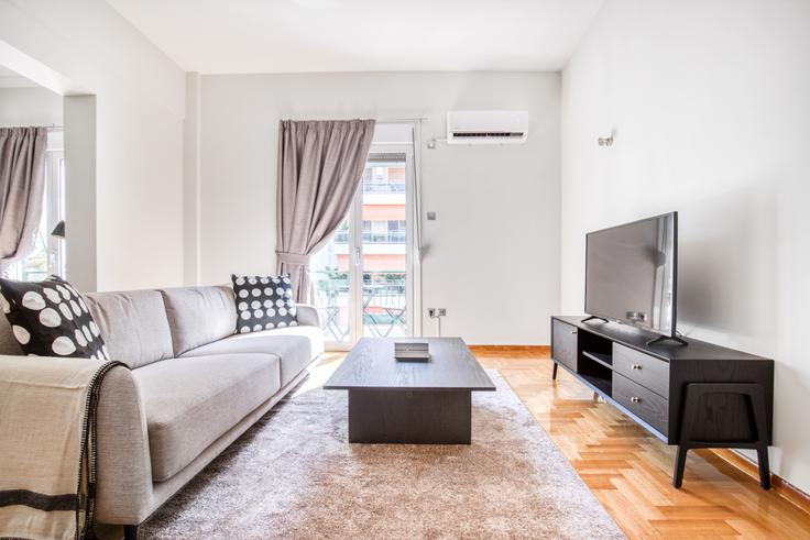 Salle de séjour élégante avec mobilier moderne dans un appartement à Vriaxidos à Central Athens, Athens Salle de séjour élégante avec mobilier moderne dans un appartement à Vriaxidos à Central Athens, Athens