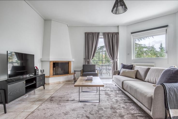 Salle de séjour élégante avec mobilier moderne dans un appartement à Kristalli II à North Athens, Athens Salle de séjour élégante avec mobilier moderne dans un appartement à Kristalli II à North Athens, Athens