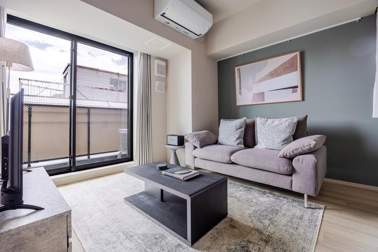 Elegantly designed living room with modern furnishings in an apartment at THE PARKCROSS ICHIGAYA HARAIKATAMACHI in Shinjuku City, Tokyo Elegantly designed living room with modern furnishings in an apartment at THE PARKCROSS ICHIGAYA HARAIKATAMACHI in Shinjuku City, Tokyo