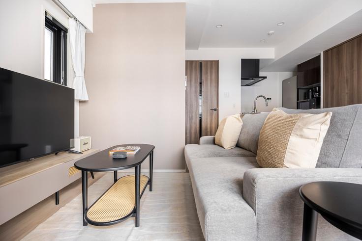 Bunkyo City, Tokyo에 위치한 Live Casa Ochanomizu 유닛의 세련된 인테리어가 돋보이는 거실