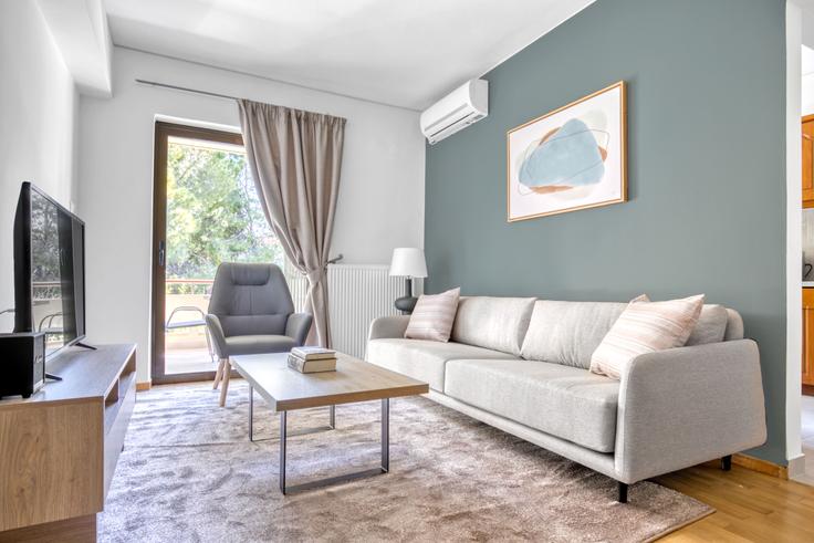 Elegantly designed living room with modern furnishings in an apartment at ea7213e5-2b95-4a10-9711-617fefc8ca7f in Glyfada, Athens