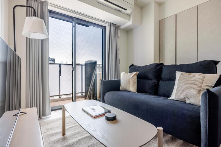 Taito City, Tokyo에 위치한 THE GATEHOUSE Asakusa Kaminarimon 유닛의 세련된 인테리어가 돋보이는 거실