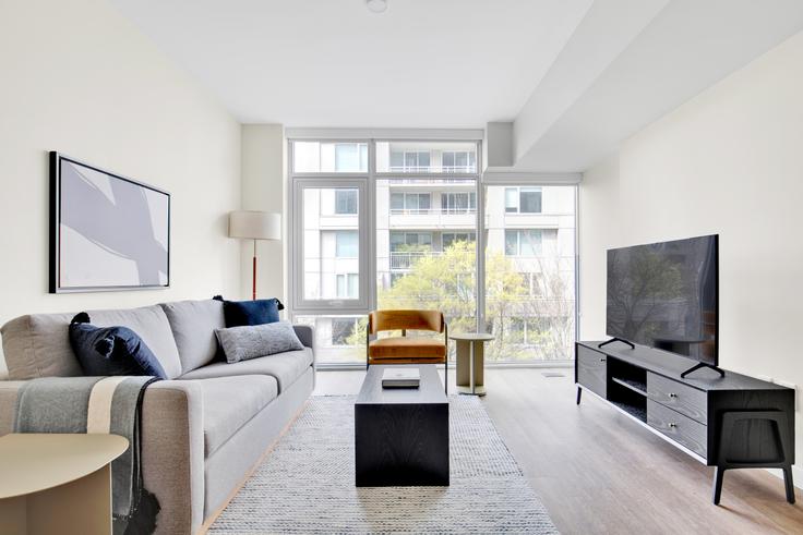 Seattle, Seattle 소재 Avalon belltown towers 유닛에 마련된, 현대적인 가구로 꾸며진 우아한 디자인의 거실 Seattle, Seattle 소재 Avalon belltown towers 유닛에 마련된, 현대적인 가구로 꾸며진 우아한 디자인의 거실