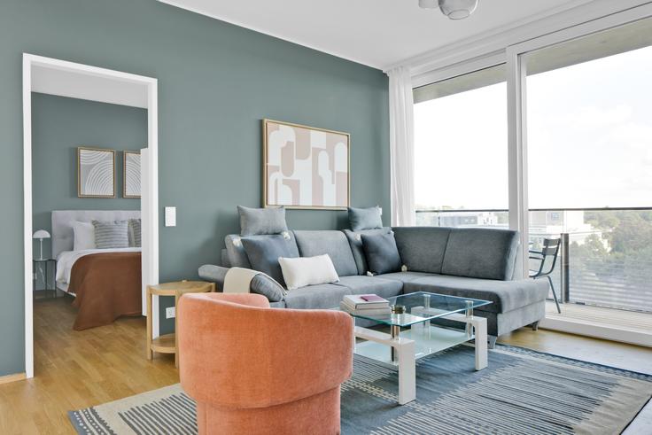 Sala de estar elegantemente projetada com móveis modernos em um apartamento no Triple Tower 2 em Vienna, Vienna