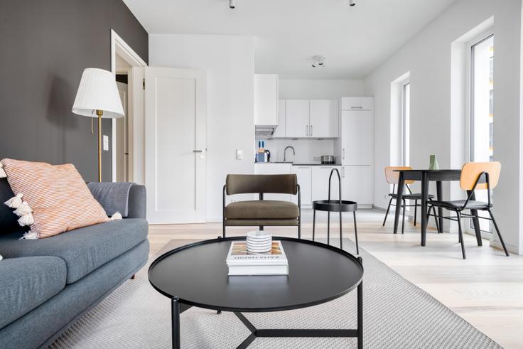 Salle de séjour élégante avec mobilier moderne dans un appartement à Wohnpanorama à Schöneberg, Berlin