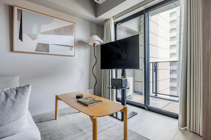 Duo Flats Ikejiri-Ohashi Norris adresindeki bir dairede modern mobilyalarla zarif bir şekilde tasarlanmış oturma odası Meguro City, Tokyo Duo Flats Ikejiri-Ohashi Norris adresindeki bir dairede modern mobilyalarla zarif bir şekilde tasarlanmış oturma odası Meguro City, Tokyo