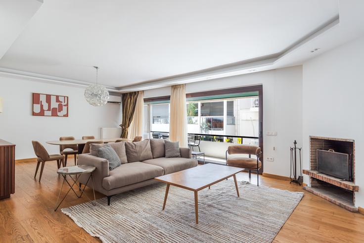 Doras Distrias 19 Athens adresindeki bir dairede modern mobilyalarla zarif bir şekilde tasarlanmış oturma odası Central Athens, Athens Doras Distrias 19 Athens adresindeki bir dairede modern mobilyalarla zarif bir şekilde tasarlanmış oturma odası Central Athens, Athens