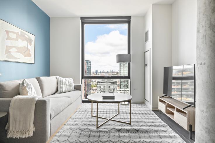 The Parker adresindeki bir dairede modern mobilyalarla zarif bir şekilde tasarlanmış oturma odası Chicago, Chicago The Parker adresindeki bir dairede modern mobilyalarla zarif bir şekilde tasarlanmış oturma odası Chicago, Chicago
