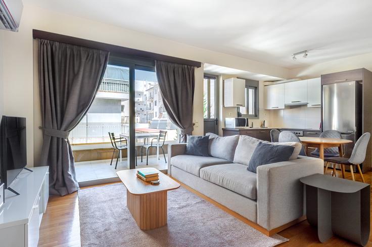 Salle de séjour élégante avec mobilier moderne dans un appartement à Chalkidonos à Central Athens, Athens