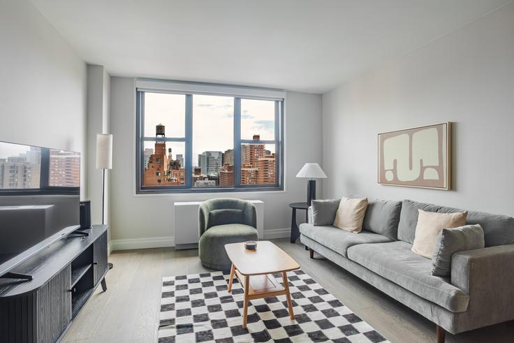 Manhattan, New York에 위치한 Biltmore Plaza 유닛의 세련된 인테리어가 돋보이는 거실 Manhattan, New York에 위치한 Biltmore Plaza 유닛의 세련된 인테리어가 돋보이는 거실