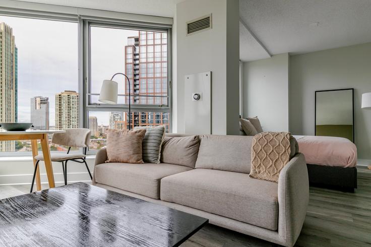 Elegantly designed living room with modern furnishings in an apartment at Left Bank in Chicago, Chicago Elegantly designed living room with modern furnishings in an apartment at Left Bank in Chicago, Chicago