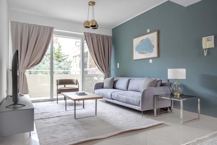 Salle de séjour élégante avec mobilier moderne dans un appartement à Protagora 2 à North Athens, Athens Salle de séjour élégante avec mobilier moderne dans un appartement à Protagora 2 à North Athens, Athens