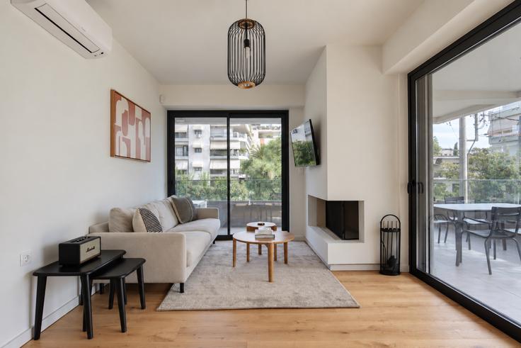 Elegant gestaltetes Wohnzimmer mit moderner Einrichtung in einer Wohnung im Ethnikis Antistaseos 63, Vrilissia in North Athens, Athens Elegant gestaltetes Wohnzimmer mit moderner Einrichtung in einer Wohnung im Ethnikis Antistaseos 63, Vrilissia in North Athens, Athens