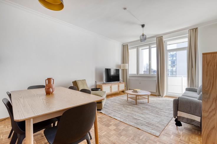 Elegante sala de estar con mobiliario moderno en un apartamento en Avalon north station en Vienna, Vienna