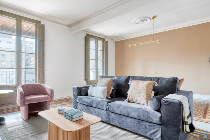 Salle de séjour élégante avec mobilier moderne dans un appartement à Consell de Cent 304, 3º1ª à La Dreta de l'Eixample, Barcelona