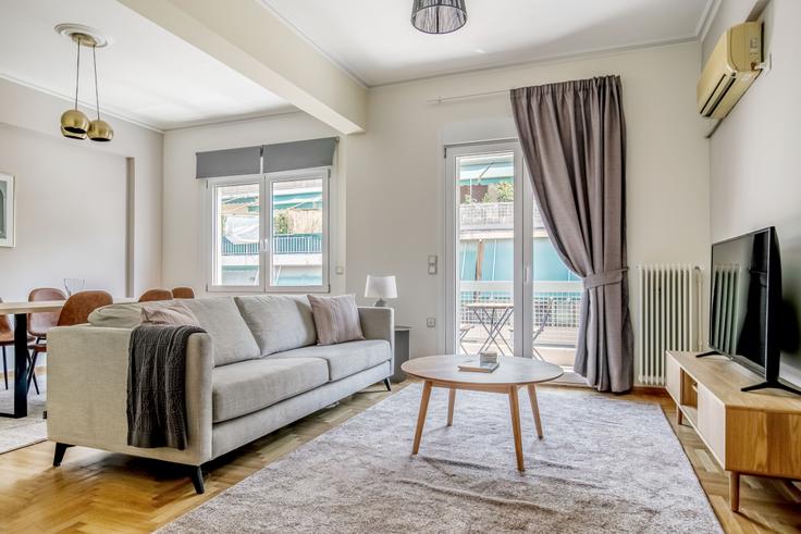 Salle de séjour élégante avec mobilier moderne dans un appartement à Ippodamou V à Central Athens, Athens