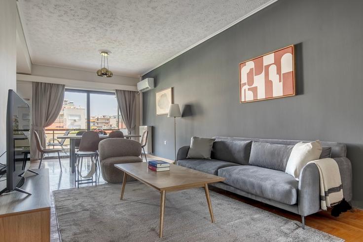 Salle de séjour élégante avec mobilier moderne dans un appartement à Megalou Alexandrou VI à North Athens, Athens Salle de séjour élégante avec mobilier moderne dans un appartement à Megalou Alexandrou VI à North Athens, Athens