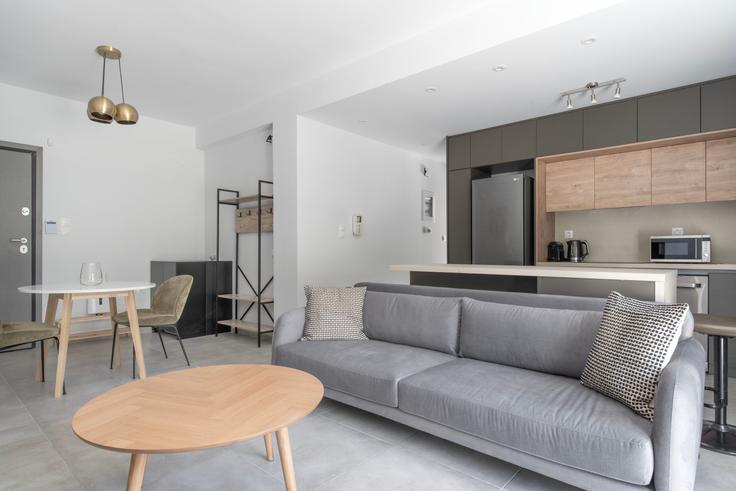 Salle de séjour élégante avec mobilier moderne dans un appartement à Ellis à Alimos, Athens