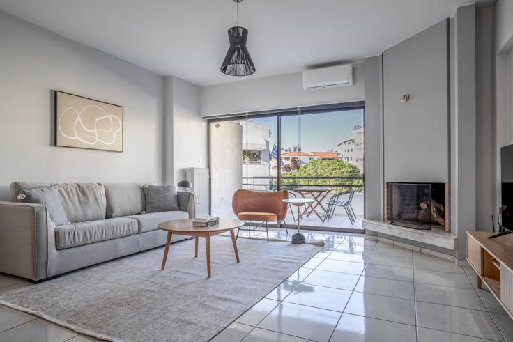 Salle de séjour élégante avec mobilier moderne dans un appartement à Agamemnonos IV à South Athens, Athens Salle de séjour élégante avec mobilier moderne dans un appartement à Agamemnonos IV à South Athens, Athens