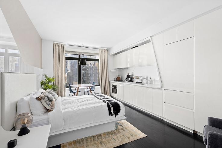 Studio furnished apartment in W Residences, 123 Washington St 1359, Financial District, New York, photo 1