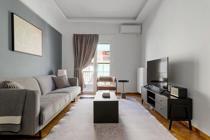 Salle de séjour élégante avec mobilier moderne dans un appartement à Doukissis Plakentias VI à Ampelokipoi, Athens