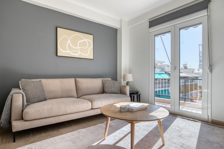 Salle de séjour élégante avec mobilier moderne dans un appartement à Aminandrou à Central Athens, Athens