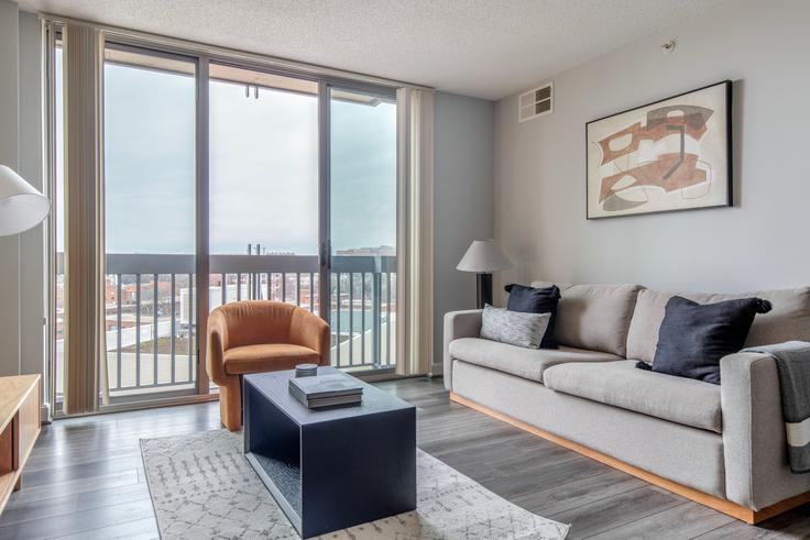 Salle de séjour élégante avec mobilier moderne dans un appartement à Palisades of Bethesda à Bethesda, Bethesda