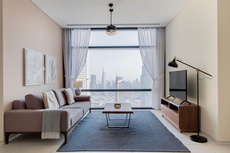 Trade Center, Dubai에 위치한 Index Tower 아파트의 세련된 인테리어가 돋보이는 거실 Trade Center, Dubai에 위치한 Index Tower 아파트의 세련된 인테리어가 돋보이는 거실