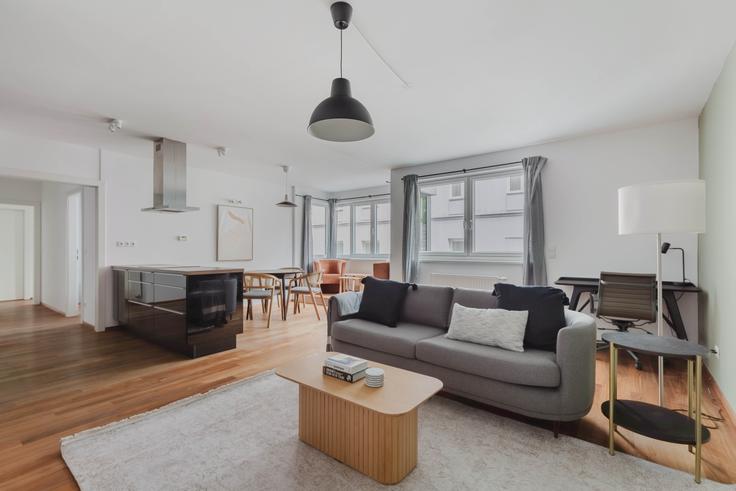 Sala de estar elegantemente projetada com móveis modernos em um apartamento no Lilienbrunngasse 13-15 em Vienna, Vienna