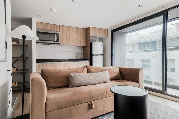 Salle de séjour élégante avec mobilier moderne dans un appartement à Río Nazas 23 à Mexico City, Mexico City Salle de séjour élégante avec mobilier moderne dans un appartement à Río Nazas 23 à Mexico City, Mexico City
