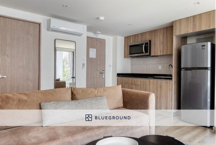 Elegantly designed living room with modern furnishings in an apartment at Río Nazas 23 in Cuauhtémoc, Mexico City