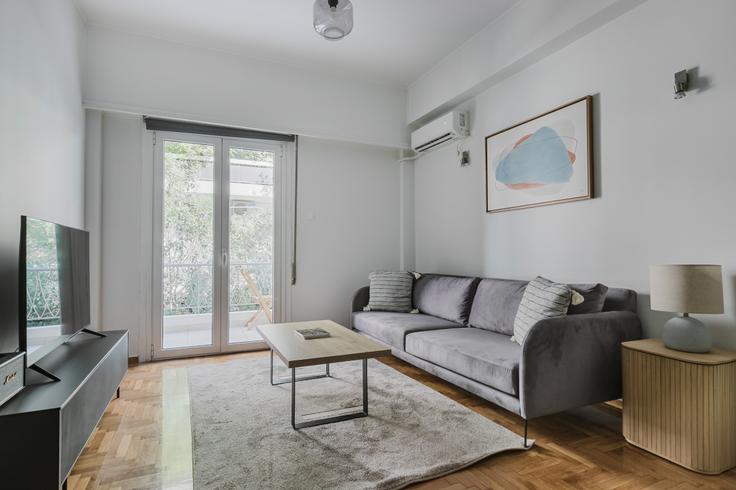 Salle de séjour élégante avec mobilier moderne dans un appartement à Asklipiou III à Central Athens, Athens Salle de séjour élégante avec mobilier moderne dans un appartement à Asklipiou III à Central Athens, Athens