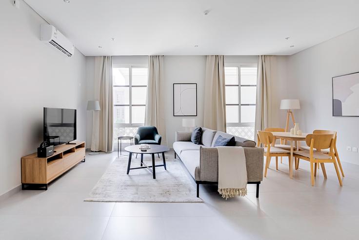 Salle de séjour élégante avec mobilier moderne dans un appartement à Al Majdiah 116-H à Ar Rabi, Riyadh