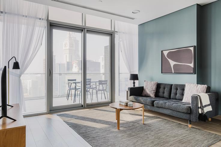 Salle de séjour élégante avec mobilier moderne dans un appartement à Burj Daman à Trade Center, Dubai Salle de séjour élégante avec mobilier moderne dans un appartement à Burj Daman à Trade Center, Dubai