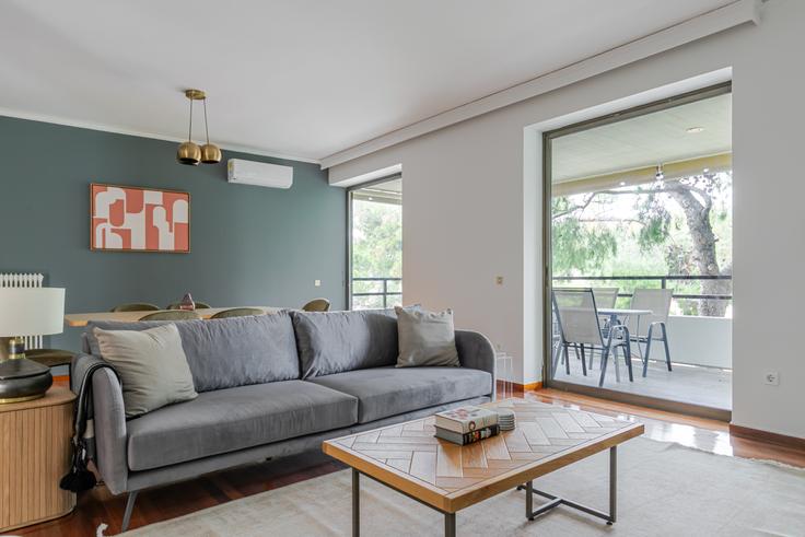 Salle de séjour élégante avec mobilier moderne dans un appartement à Vasileiou Voulgaroktonou 10 à North Athens, Athens Salle de séjour élégante avec mobilier moderne dans un appartement à Vasileiou Voulgaroktonou 10 à North Athens, Athens