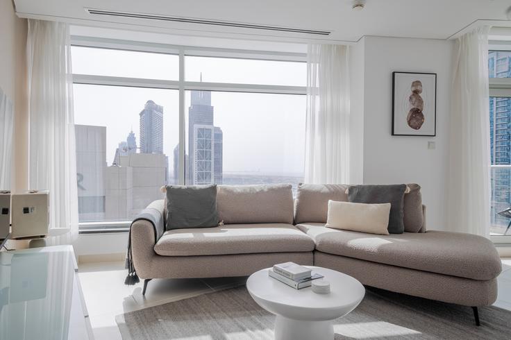 Salle de séjour élégante avec mobilier moderne dans un appartement à The lofts à Downtown Dubai, Dubai