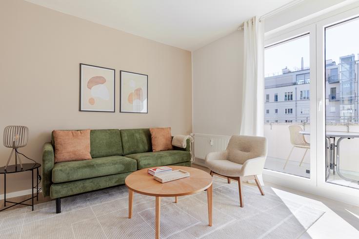 Salle de séjour élégante avec mobilier moderne dans un appartement à Straßburger 35 à Berlin, Berlin