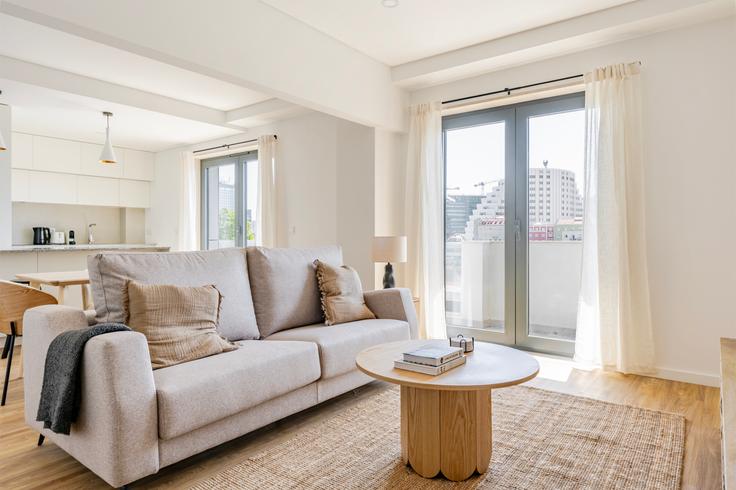 Alvalade, Lisbon에 위치한 Avenida da República 84 아파트의 세련된 인테리어가 돋보이는 거실 Alvalade, Lisbon에 위치한 Avenida da República 84 아파트의 세련된 인테리어가 돋보이는 거실
