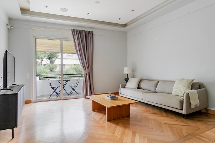 Salle de séjour élégante avec mobilier moderne dans un appartement à Charitos 27 Kolonaki à Central Athens, Athens