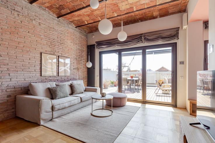 Sarrià-Sant Gervasi, Barcelona에 위치한 Aribau 254 아파트의 세련된 인테리어가 돋보이는 거실 Sarrià-Sant Gervasi, Barcelona에 위치한 Aribau 254 아파트의 세련된 인테리어가 돋보이는 거실