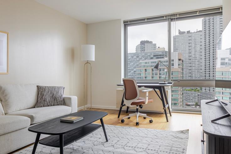 Salle de séjour élégante avec mobilier moderne dans un appartement à Avalon riverview à Queens, New York Salle de séjour élégante avec mobilier moderne dans un appartement à Avalon riverview à Queens, New York