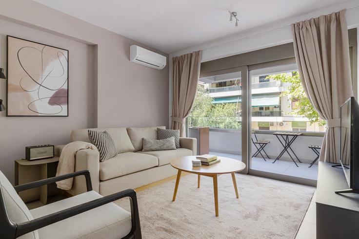 Salle de séjour élégante avec mobilier moderne dans un appartement à Milopotamou 14 Ampelokipoi à Central Athens, Athens Salle de séjour élégante avec mobilier moderne dans un appartement à Milopotamou 14 Ampelokipoi à Central Athens, Athens