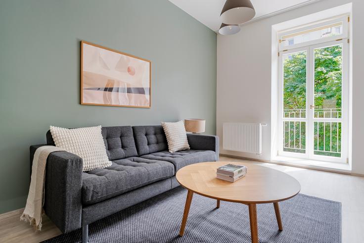 Salle de séjour élégante avec mobilier moderne dans un appartement à Svatoslavova 18 à Prague 4, Prague Salle de séjour élégante avec mobilier moderne dans un appartement à Svatoslavova 18 à Prague 4, Prague