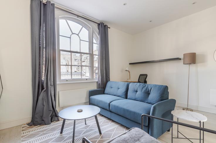Salle de séjour élégante avec mobilier moderne dans un appartement à 3 Spring Street, Tyburnia, London W2 3RA à City of Westminster, London