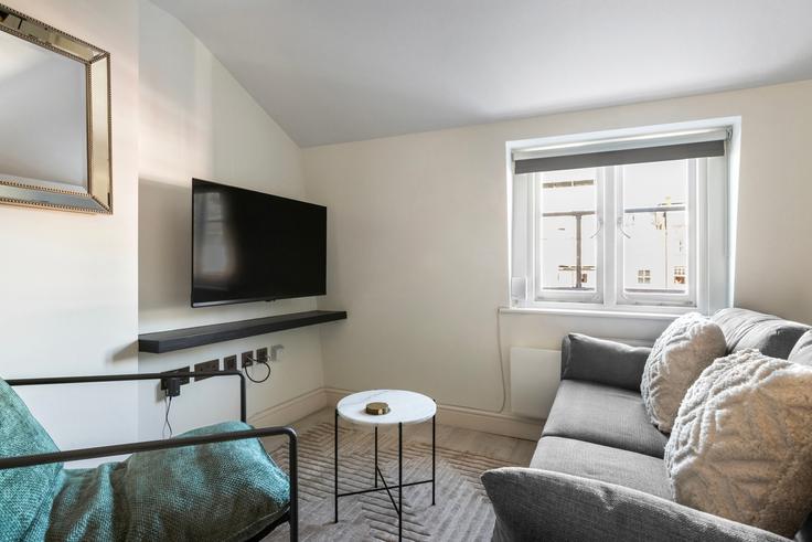 City of Westminster, London에 위치한 3 Spring Street, Tyburnia, London W2 3RA 아파트의 세련된 인테리어가 돋보이는 거실