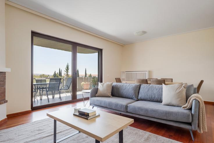 Salle de séjour élégante avec mobilier moderne dans un appartement à Apollonos 11 Marousi à North Athens, Athens Salle de séjour élégante avec mobilier moderne dans un appartement à Apollonos 11 Marousi à North Athens, Athens