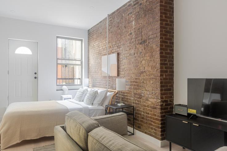 New York Manhattan의 501 1/2 East 83rd St (1922)에 위치한 스튜디오 풀퍼니시드 아파트 – 사진 1장