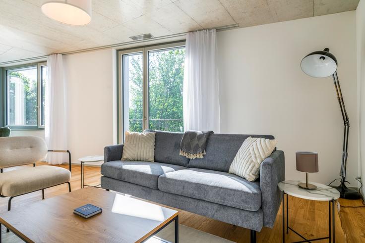 District 12, Zurich에 위치한 Auwiesenstrasse 27, 8050, Zürich 아파트의 세련된 인테리어가 돋보이는 거실