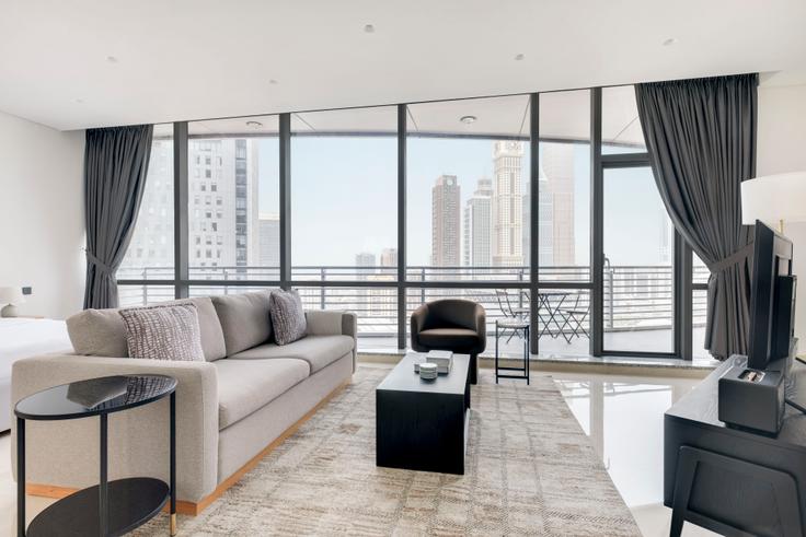 Salle de séjour élégante avec mobilier moderne dans un appartement à Sky Gardens à Trade Center, Dubai